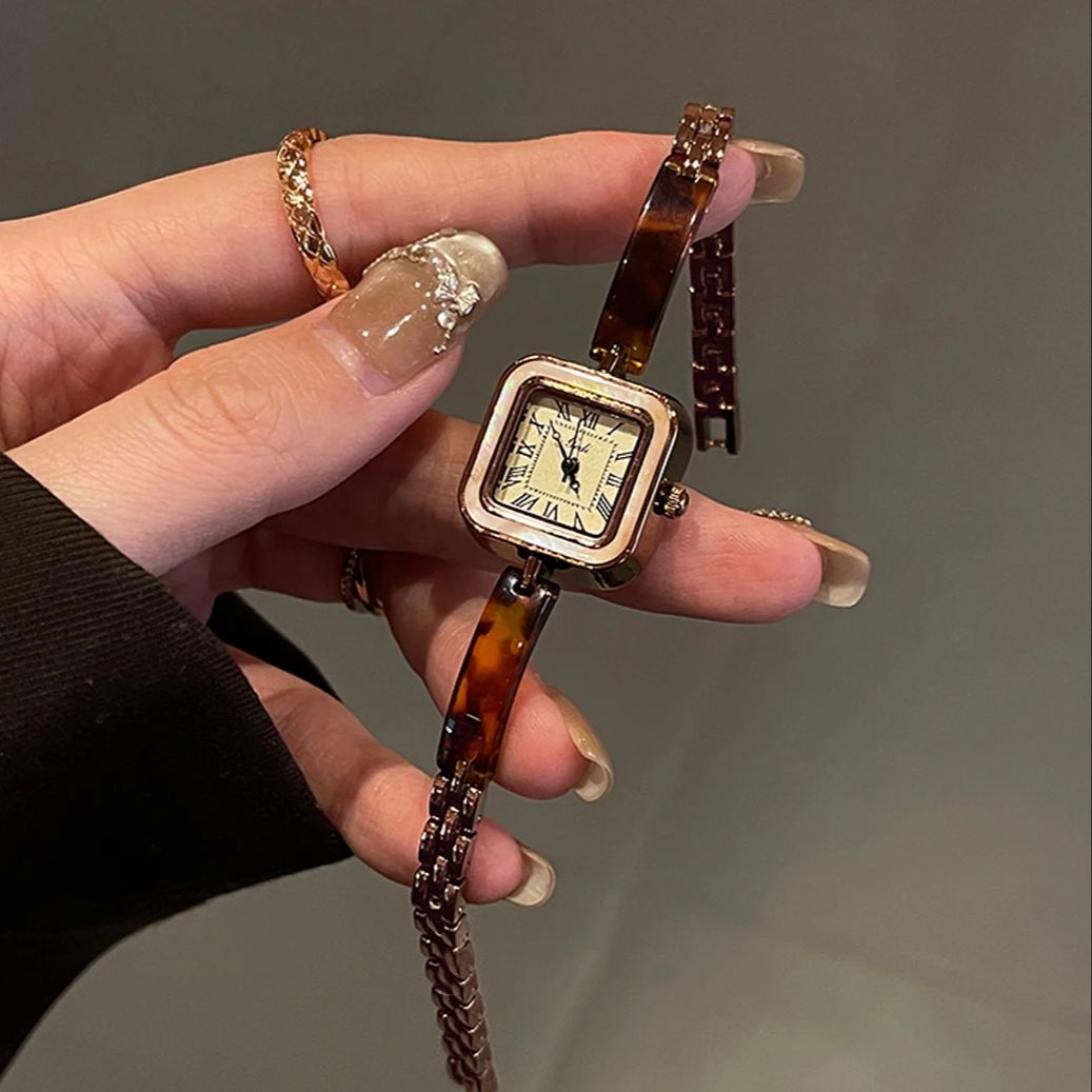 高級ヴィンテージレディースウォッチ、ローマ数字とスクエアダイ - Jewelry Watches Vintage のレビューと価格