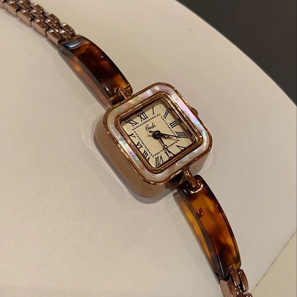 高級ヴィンテージレディースウォッチ、ローマ数字とスクエアダイ - Jewelry Watches Vintage のレビューと価格